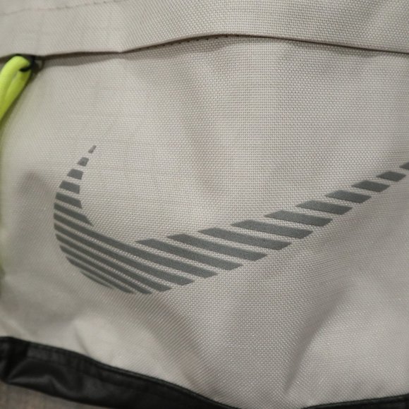Nike Tech Winterized Hip Bag - Picture 2 of 4